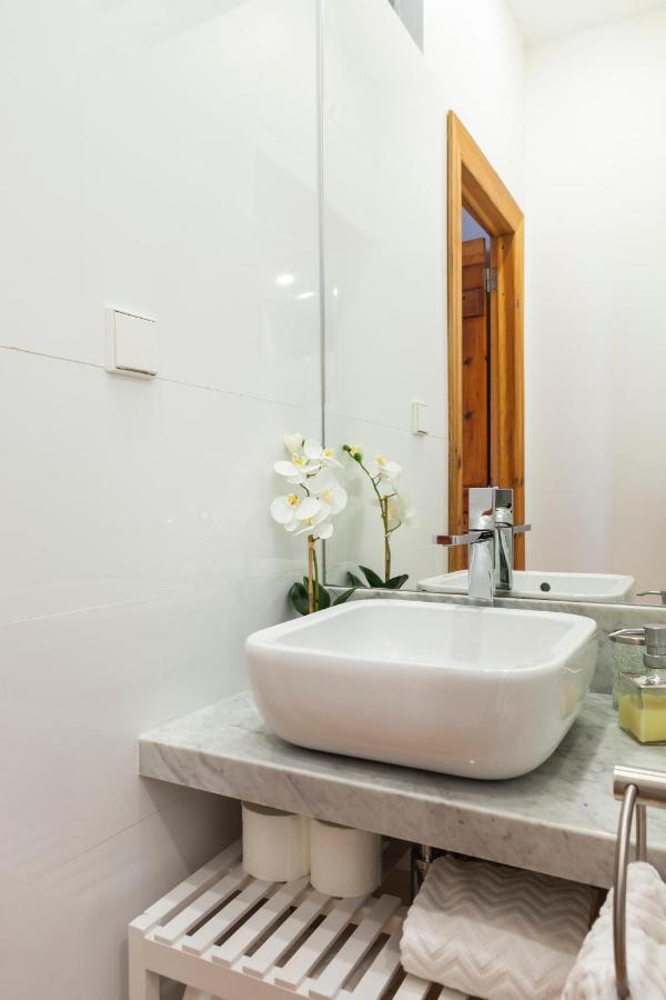 Alfama Terrace Apartment With Authentic XVIII Tiles And Historic Notes 3 Bedrooms & 2 Bathrooms Ac Lisboa Εξωτερικό φωτογραφία